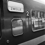 151862 Afbeelding van een koersrol in het electrische treinstel nr. 501 (mat. 1964, plan TT Treinstel Toekomst ) van de ...
